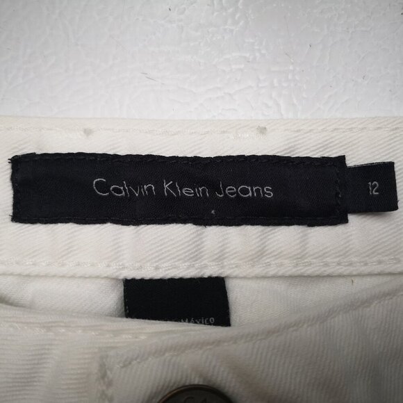 Calvin Klein Jeans Ladies Size 12 White Zipper & Button Closure Capri Pants - Picture 3 of 16